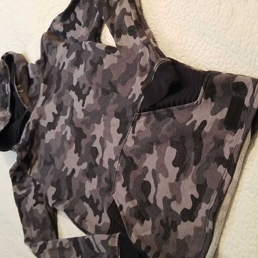 UNDER ARMOUR CAMO HOODIE